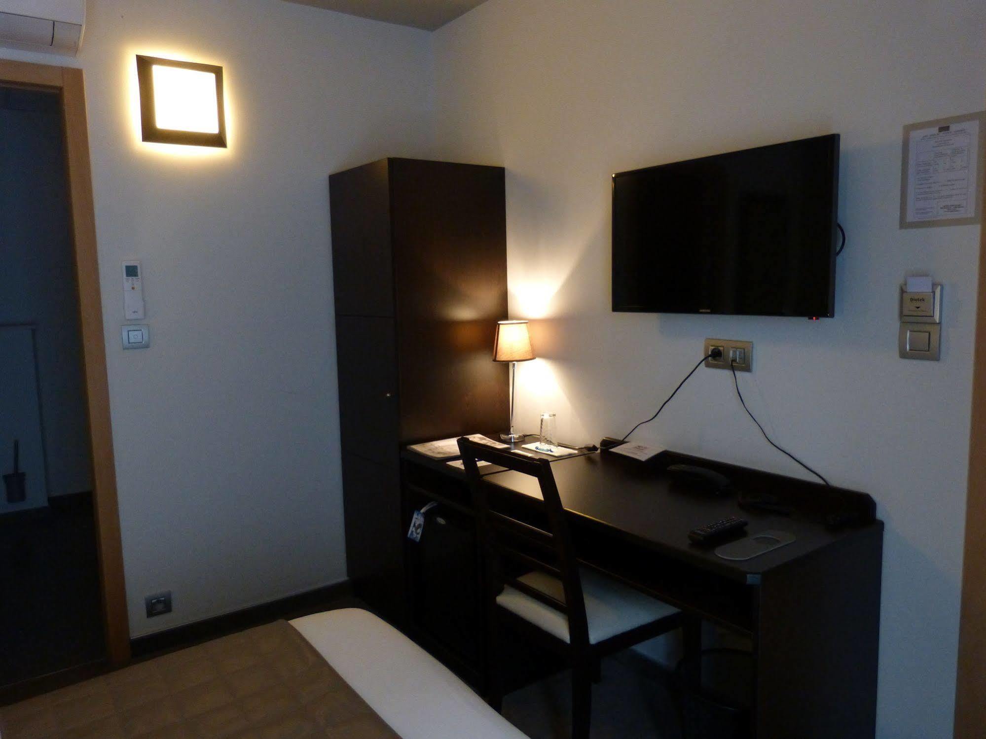 Hotel Saint Daniel Péruwelz エクステリア 写真