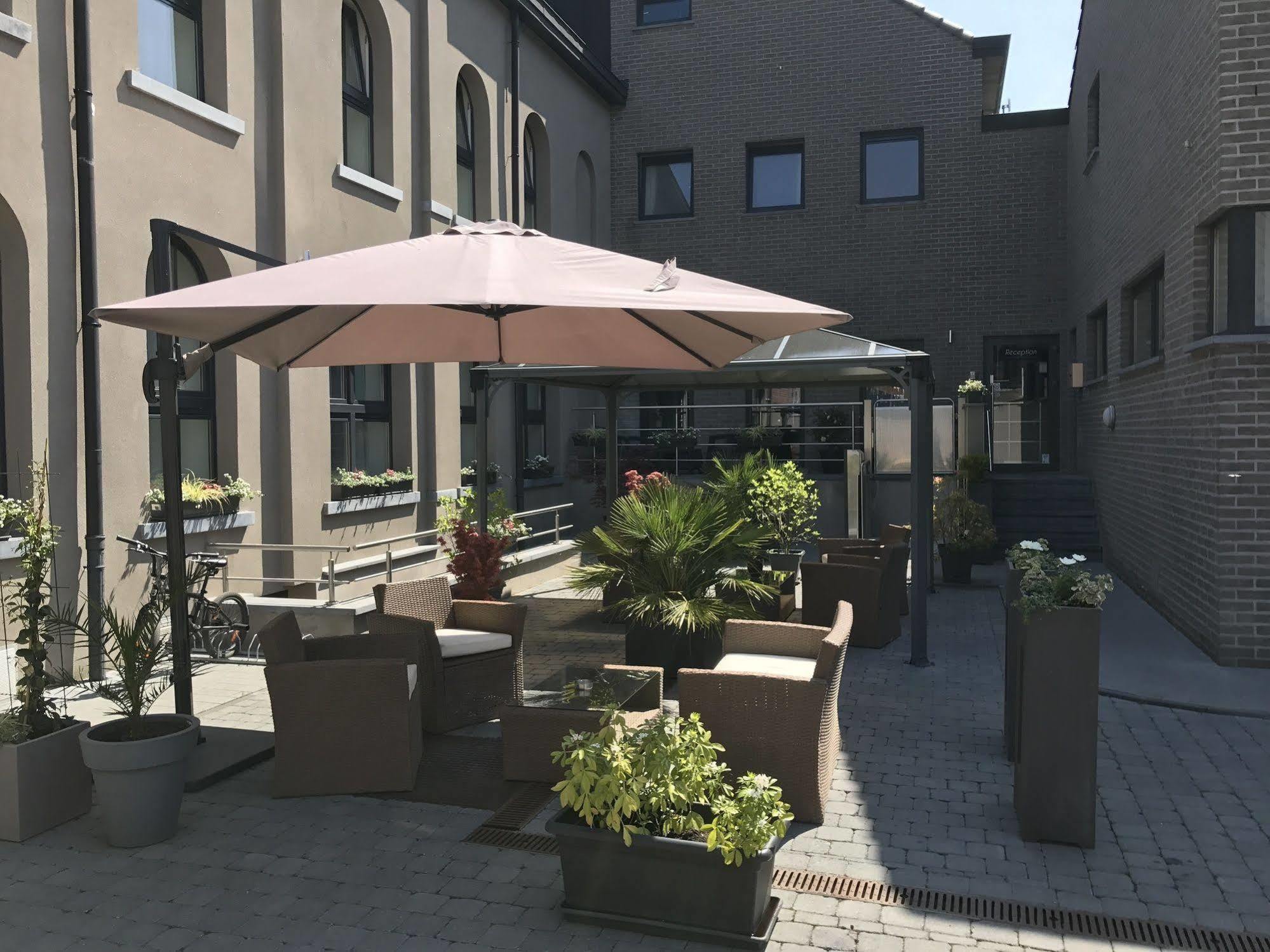 Hotel Saint Daniel Péruwelz エクステリア 写真
