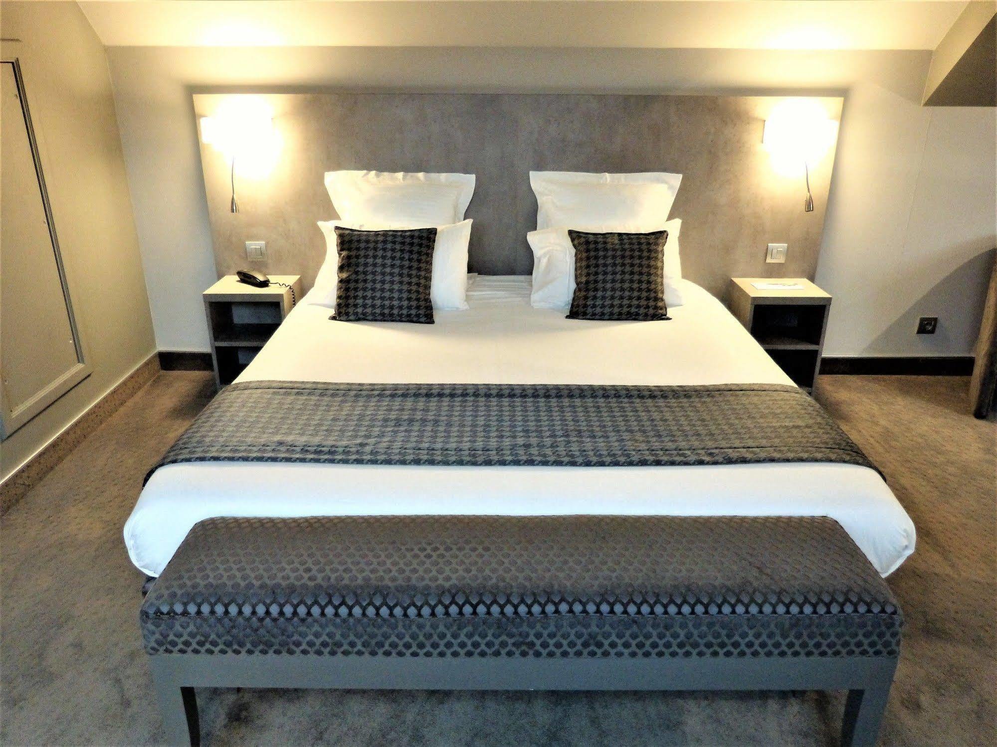 Hotel Saint Daniel Péruwelz エクステリア 写真